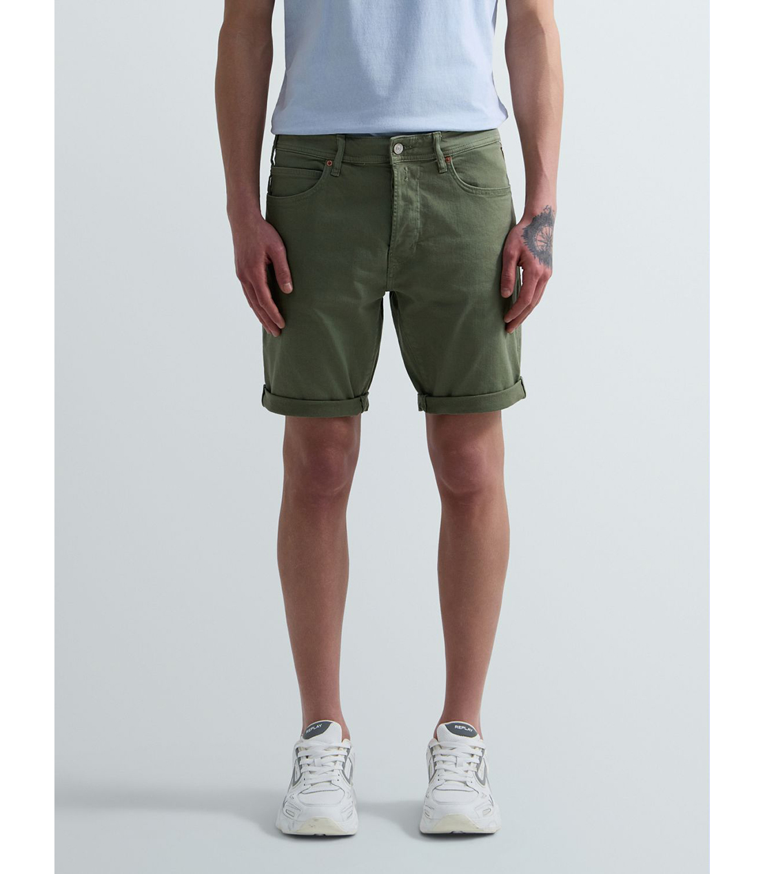 テーパードフィットカラーデニムショーツ